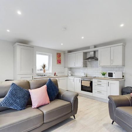 Contemporary 2-Bedroom Apartment Belfast Exterior photo