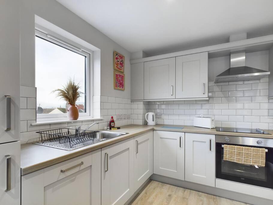 Contemporary 2-Bedroom Apartment Belfast Exterior photo